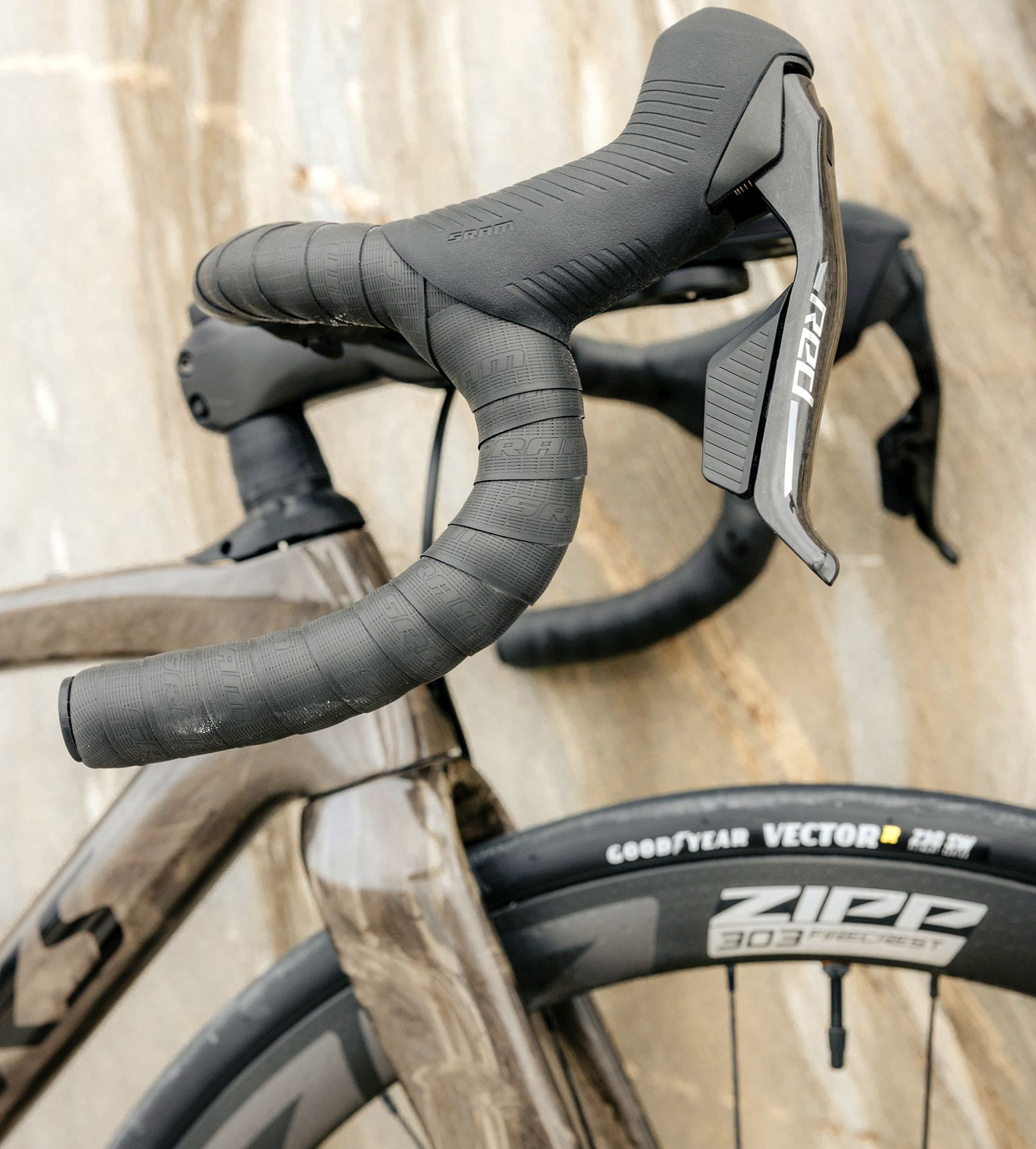 36_sram_red_axs_2024_unboxing
