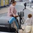 Kép 2/7 - Hamax Avenida One gyerekszállító utánfutó, rugózott, babakocsivá alakítható, szürke-kék