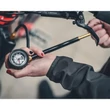 Kép 2/2 - Lezyne Shock Drive analóg nyomásmérős teleszkóp pumpa, 27,5 bar, fekete-arany