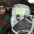 Kép 7/7 - Osprey Syncro 20 kerékpáros hátizsák, esőhuzattal, 20L, grafitszürke