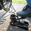 Kép 5/6 - SKS Airstep Digi alu-műanyag lábpumpa, minden szeleptípushoz, 7 bar, fekete