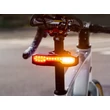 Kép 4/8 - Ravemen NT101 USB-ről tölthető LED-es hátsó lámpa, irányjelzőkkel, riasztó, 160 lumen, fekete