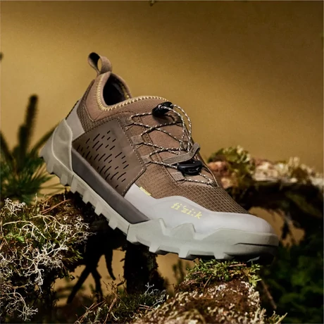 Fizik Terra Ergolace 2.0 férfi trekking és túra kerékpáros cipő, fűzős, SPD, világosbarna, 37-es