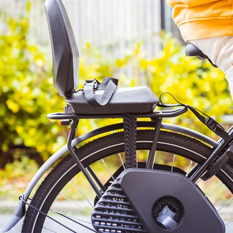 Bobike One Junior gyerekülés hátra, csomagtartóra, 9-35kg, fekete