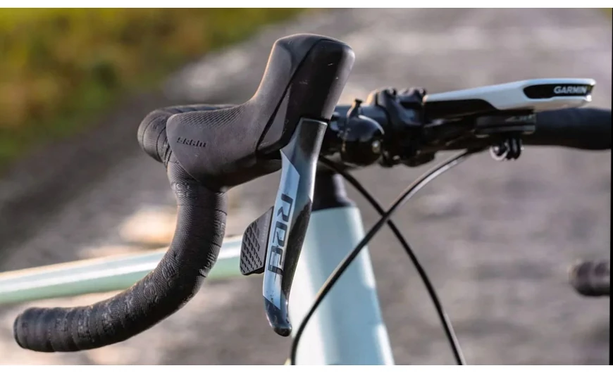 SRAM eTap és eTap AXS elektronikus váltásrendszer telepítése és összehangolása