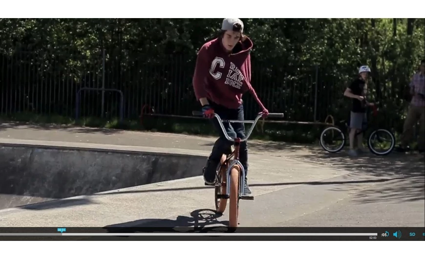 Videó - Az egykezes BMX-es