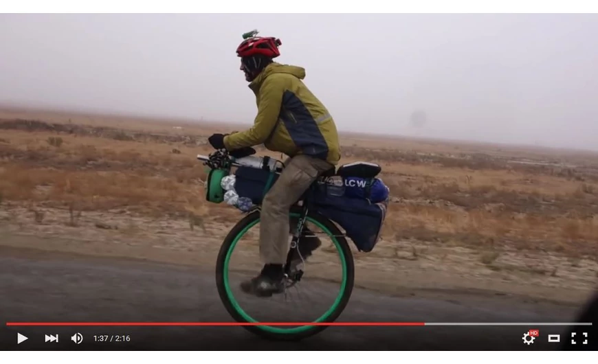 Videó - Ez Kazakhstan - Egykerekűvel a világ körül
