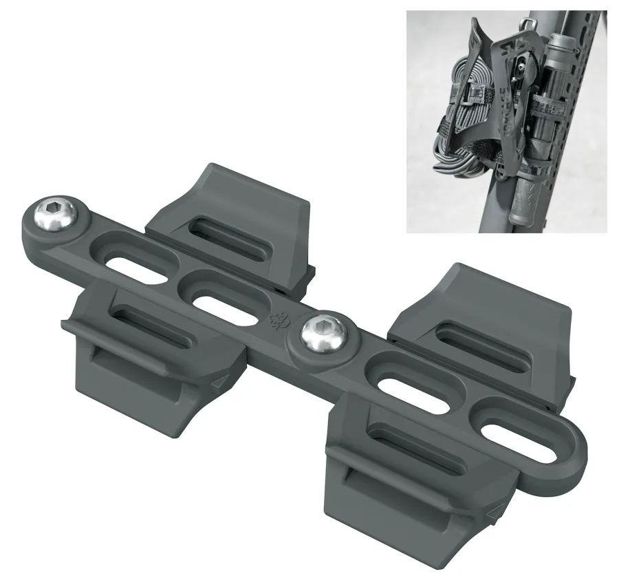 SKS Cage Shifter Plus kulacstartó pozícionáló adapter, oldalsó rögzítőfülekkel, műanyag, fekete