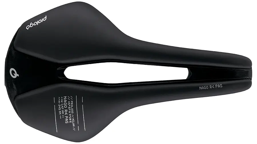 Prologo Nago R4 PAS férfi nyereg, Nack, karbon pálcák, 245x147 mm, 153g, feket​e