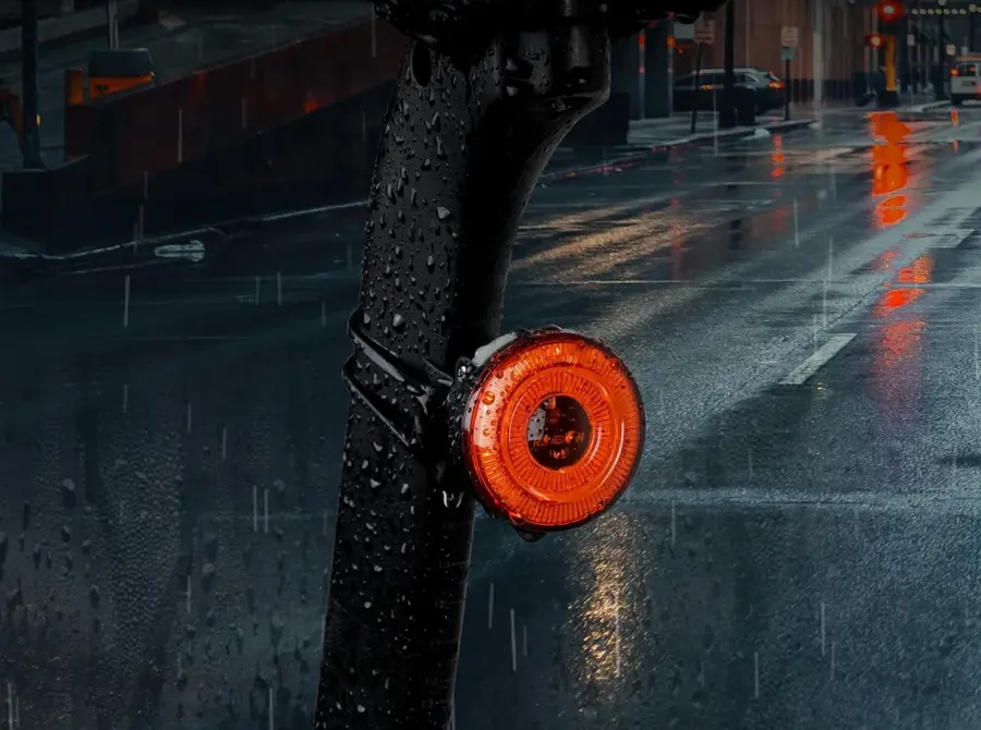 Ravemen CL05 USB-ről tölthető LED-es hátsó lámpa, fekete-narancssárga
